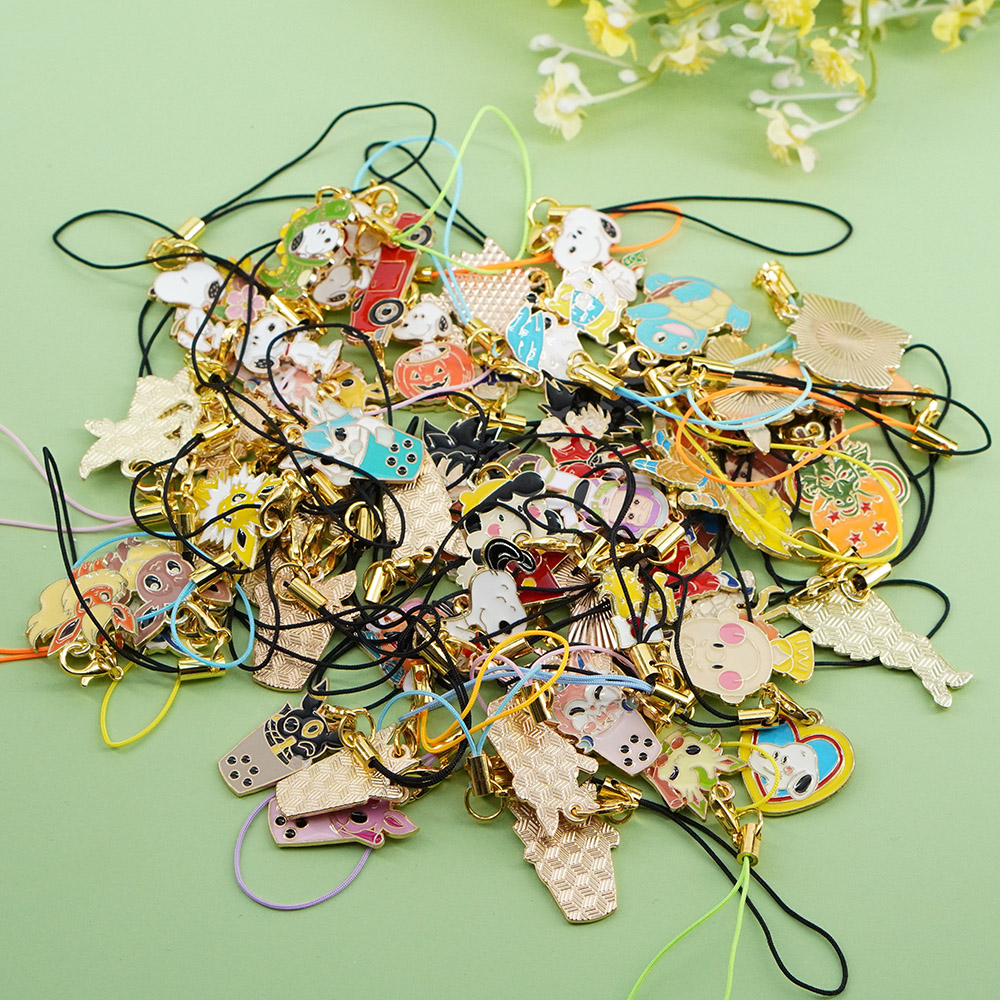 Random Mixed Cartoon Anime Pho - огляд і ціна Phone Accessories Wholesale In China